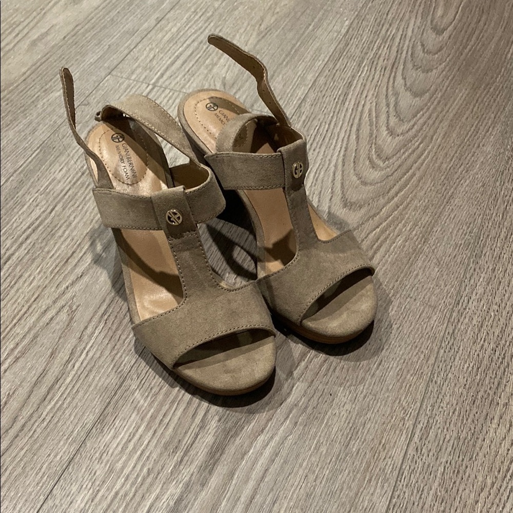 Women's Taupe Sandals